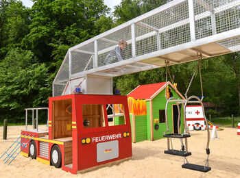 Das Bild zeigt den Feuerwehrspielplatz in Schloss Dankern, Haren.