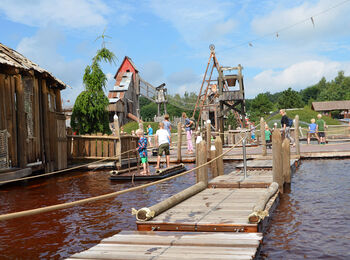 Das Bild zeigt die Wasserspielwelt Grizzly Bay im Jaderpark, Jaderberg.