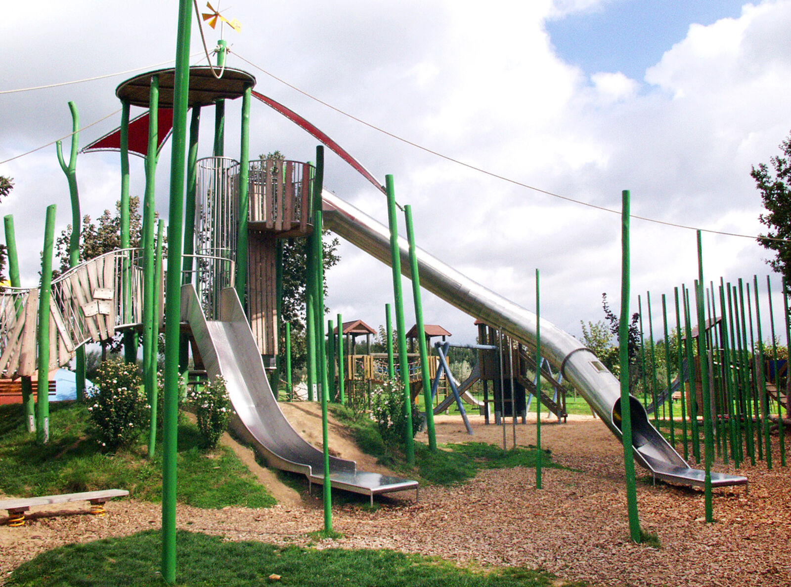 Das Bild zeigt eine Spielanlage im Sonnenlandpark in Lichtenau.