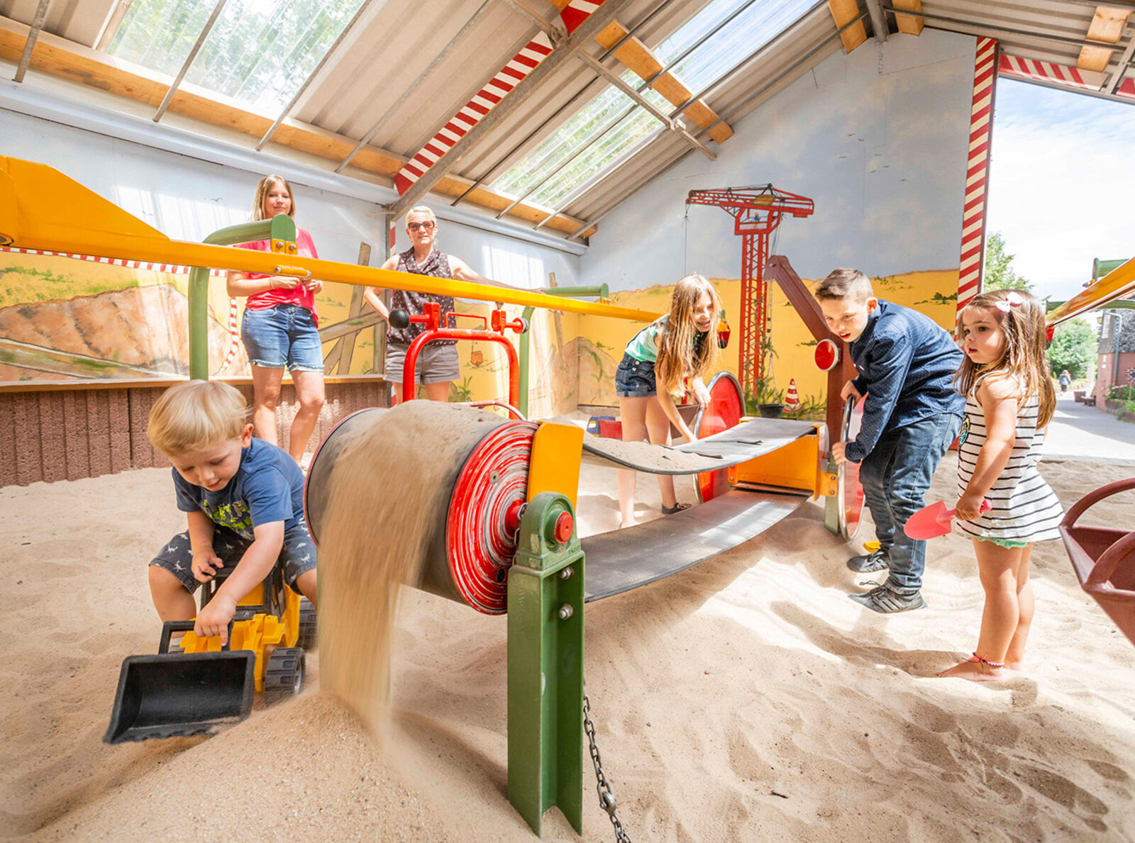 Das Bild zeigt die Sandlorenbahn im Erlebnispark Steinau.