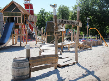 Das Bild zeigt den Abenteuerspielplatz im Ostseeferienzentrum in Markgrafenheide.