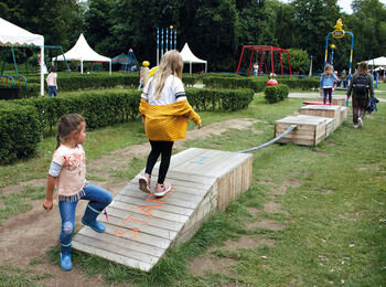 Das Bild zeigt den Barock-Spielgarten im Freizeitpark Schloss Beck, Bottrop.