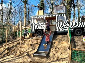 Das Bild zeigt den Safari-Wagen im Tierpark Gettorf.